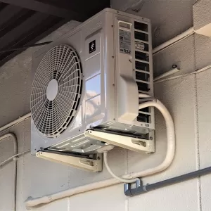 エアコン取り付け 室外機壁面設置　野田市のサムネイル